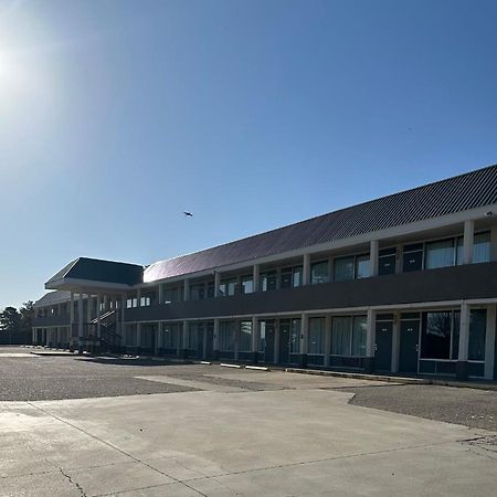 Ambassador Inn Perryton Exterior photo